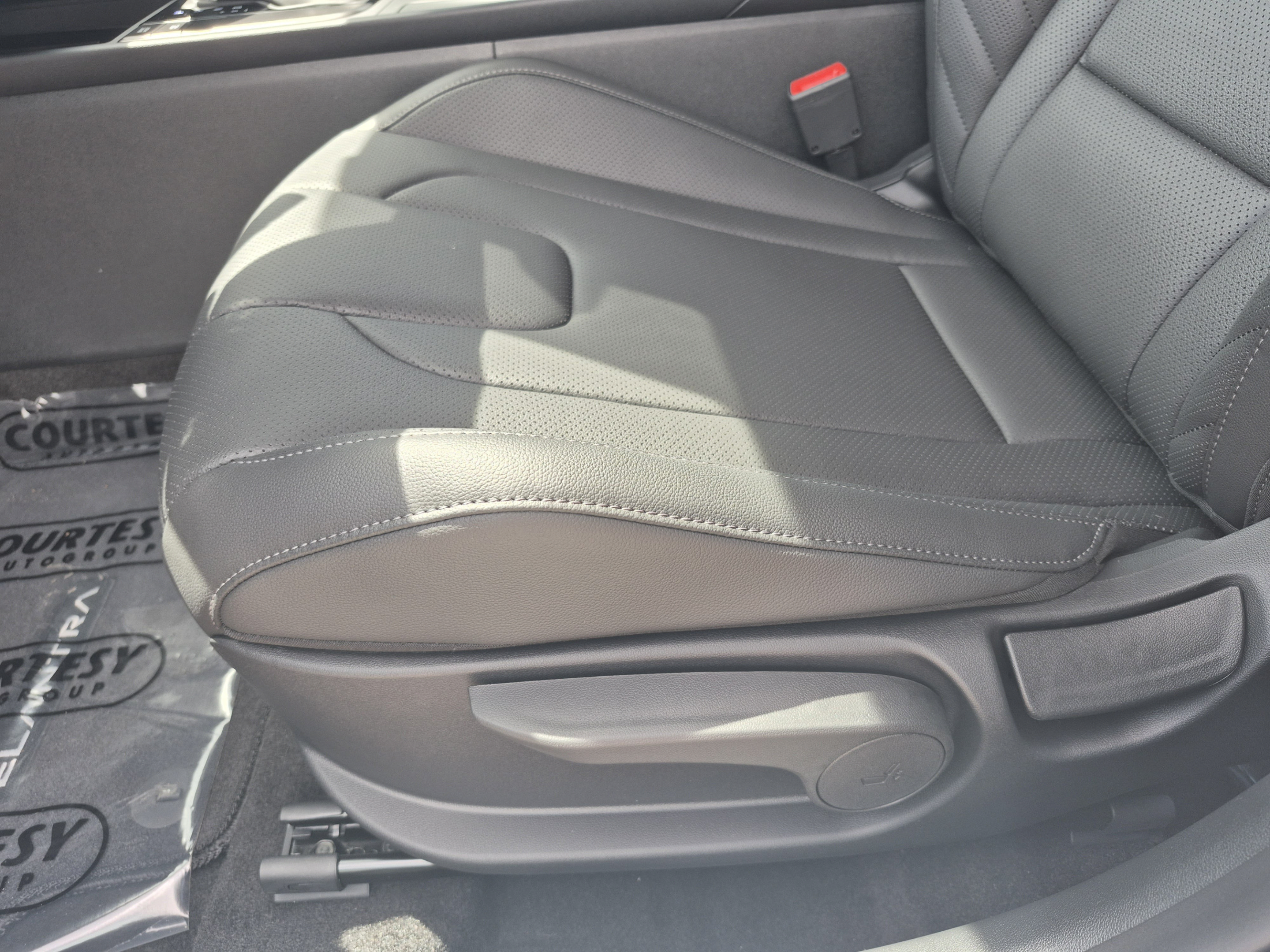 New 2026 Hyundai Elantra SEL Sport FWD image 19