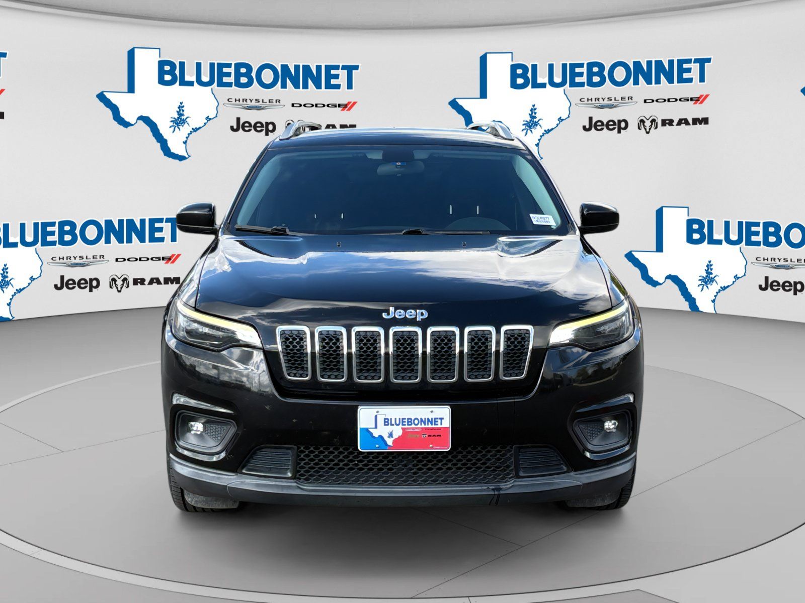 Used 2019 Jeep Cherokee Latitude Plus FWD image 2