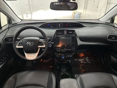 Used 2017 Toyota Prius Four w/ Advanced Technology Package FWD image 19