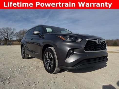 Used 2024 Toyota Highlander XLE image 8