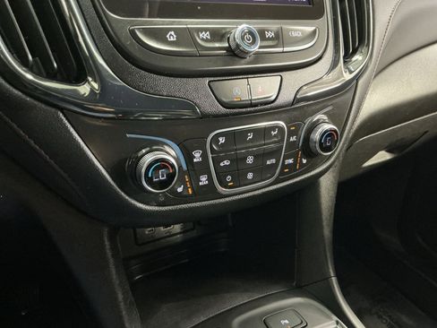 Used 2022 Chevrolet Equinox RS w/ RS Leather Package AWD/4WD image 21