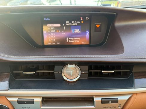 Used 2016 Lexus ES 350 w/ Premium Package w/Wood Trim FWD image 25