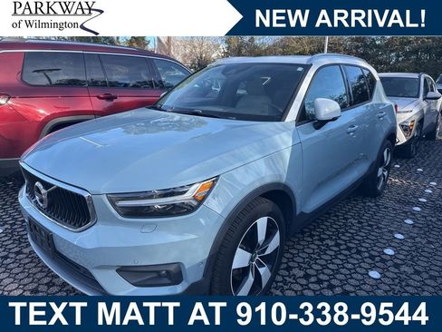 Used 2019 Volvo XC40 T5 Momentum image 1
