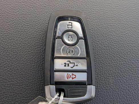 Certified 2026 Ford F250 Lariat w/ Black Appearance Package image 32