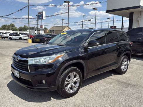 Used 2015 Toyota Highlander XLE FWD image 2