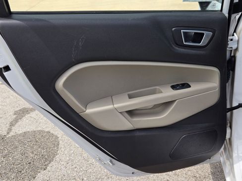 Used 2016 Ford Fiesta SE FWD image 15