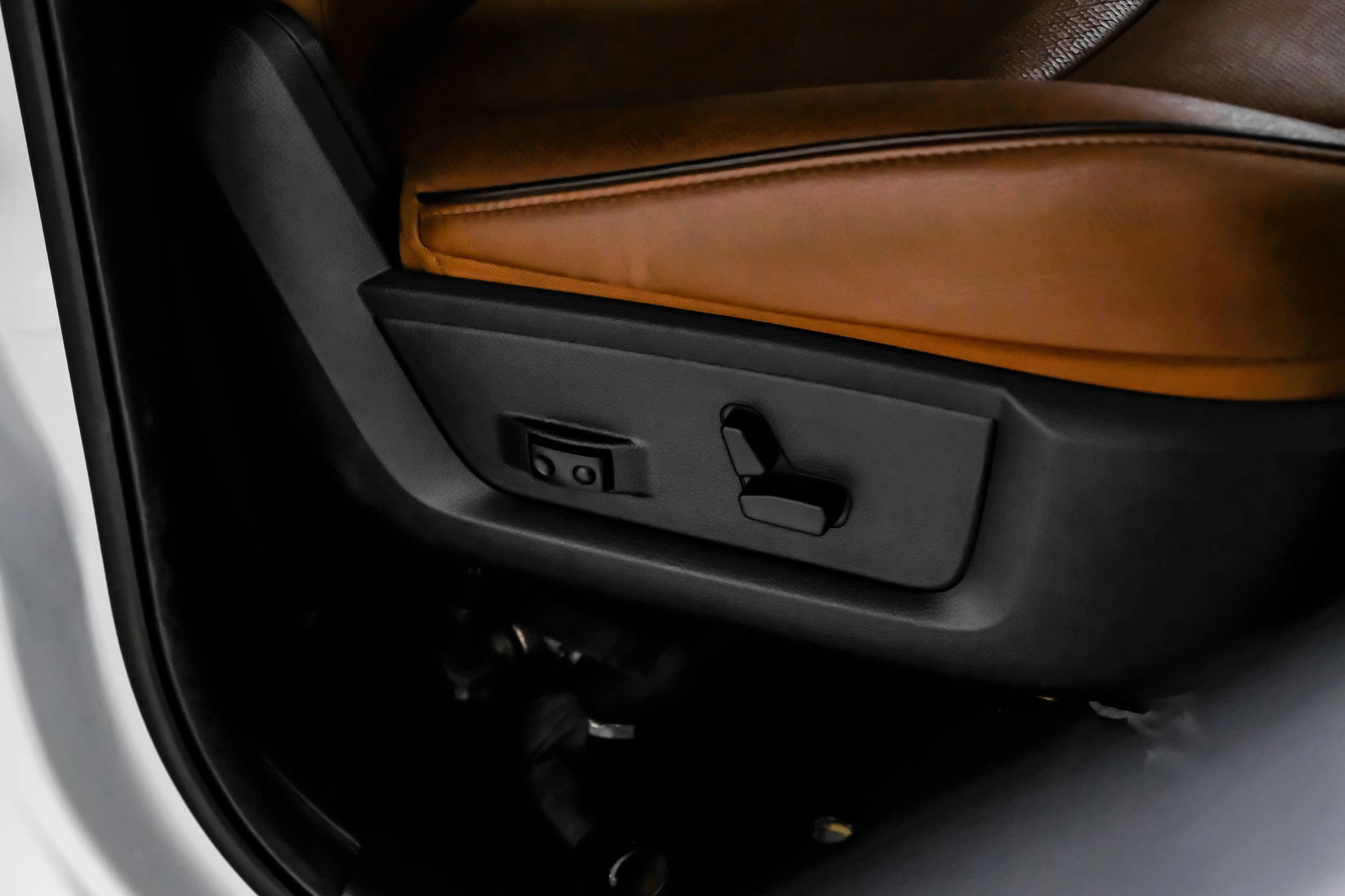 Used 2014 RAM 1500 Laramie Longhorn w/ Convenience Group AWD/4WD image 46