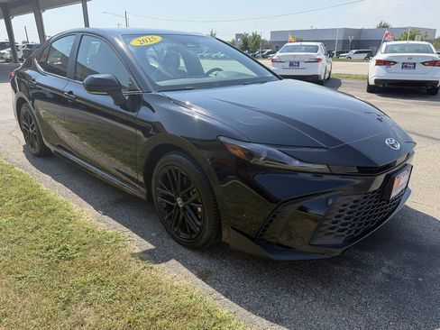 Used 2025 Toyota Camry SE AWD/4WD image 7