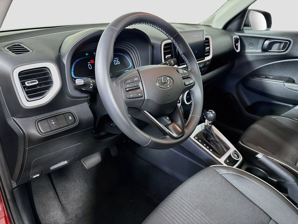 Used 2024 Hyundai Venue Limited FWD image 18