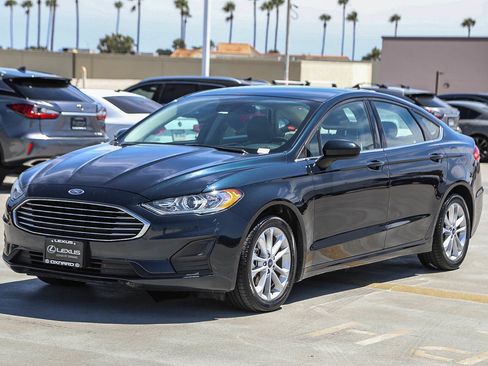 Used 2020 Ford Fusion SE FWD image 3