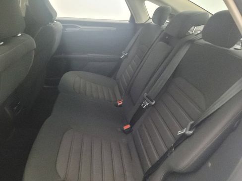 Used 2020 Ford Fusion SE image 18