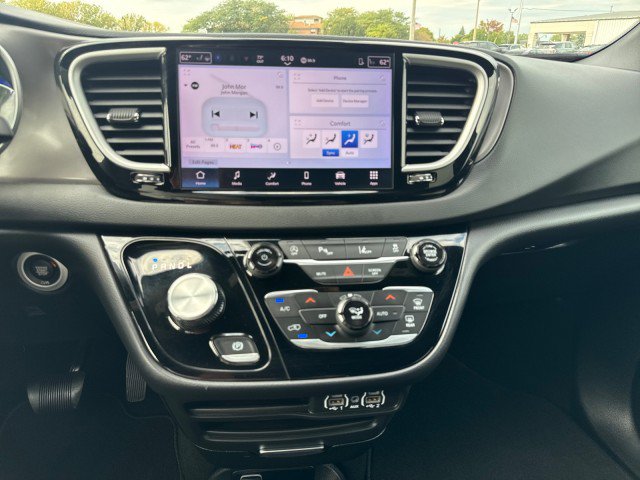Used 2025 Chrysler Pacifica Select FWD image 20