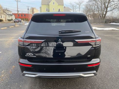 New 2026 Mitsubishi Outlander SE image 6