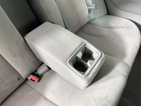 Used 2011 Toyota Camry image 32