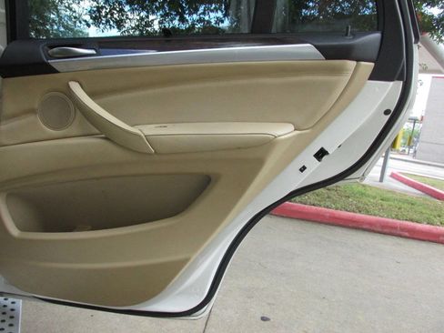 Used 2010 BMW X5 xDrive30i image 25