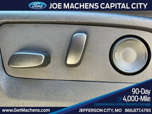 Used 2024 GMC Yukon SLT w/ SLT Luxury Package image 21