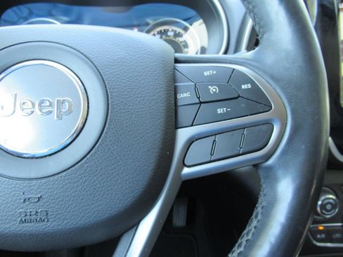 Used 2020 Jeep Cherokee Limited w/ Luxury Group AWD/4WD image 24