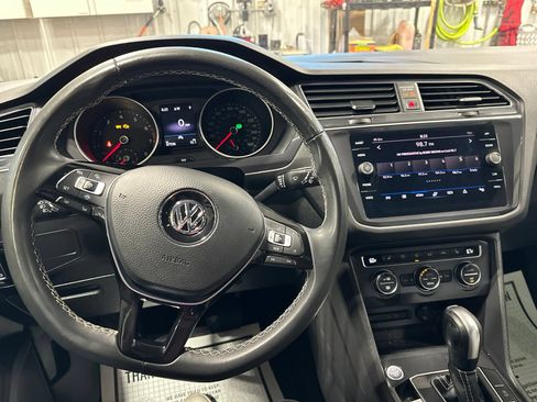 Used 2021 Volkswagen Tiguan SE w/ Panoramic Sunroof Package AWD/4WD image 46