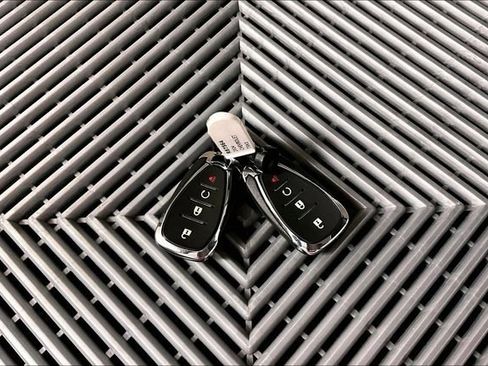 Used 2024 Chevrolet Trax RS w/ Sunroof Package image 11