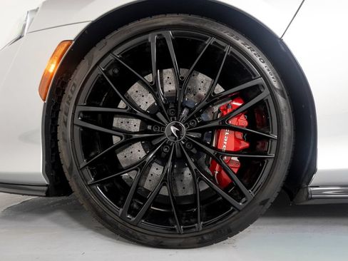 Used 2022 McLaren GT RWD image 9