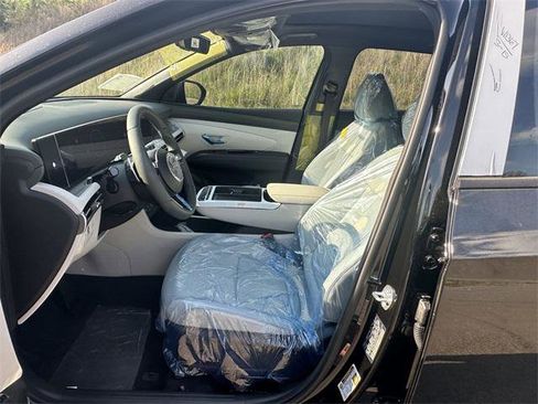New 2025 Hyundai Tucson Limited image 9