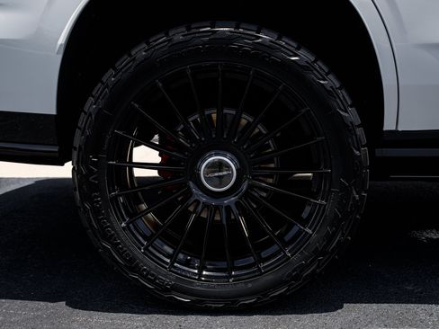 Used 2025 Cadillac Escalade V AWD/4WD image 19