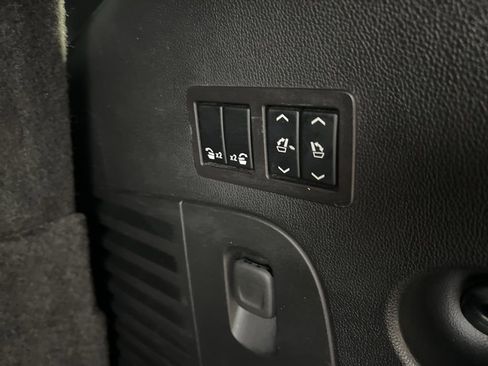 Used 2017 Cadillac Escalade Premium Luxury AWD/4WD image 36