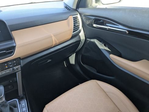 Certified 2025 Kia Seltos EX w/ EX Sunroof Package image 20