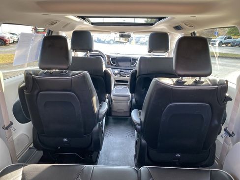 Used 2022 Chrysler Pacifica Limited image 21