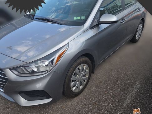 Used 2022 Hyundai Accent SE FWD image 1