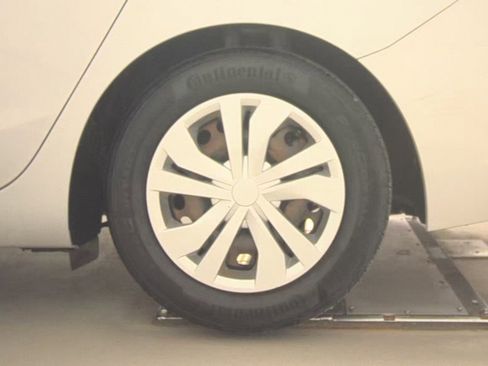 Used 2016 Chevrolet Cruze LS image 13