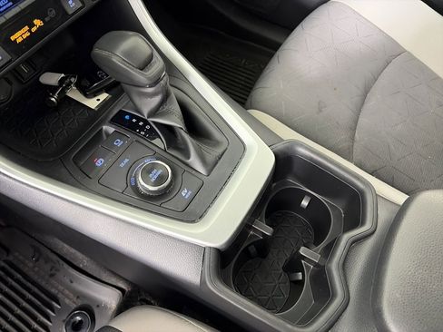 Used 2022 Toyota RAV4 XLE image 22