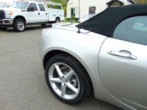 Used 2008 Saturn Sky w/ Premium Trim Package RWD image 32