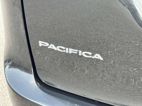 Used 2024 Chrysler Pacifica Limited FWD image 10
