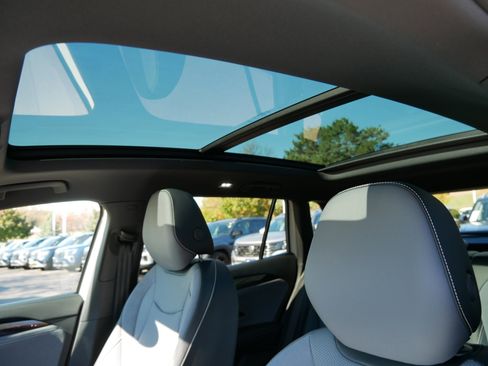 New 2026 Volkswagen Tiguan SE R-Line image 9