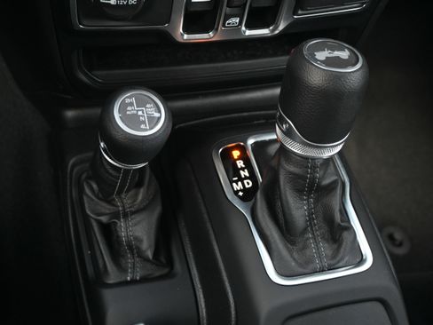 Used 2025 Jeep Wrangler Unlimited Sahara w/ Safety Group AWD/4WD image 26