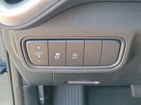 Used 2025 Kia Soul LX w/ LX Technology Package FWD image 28