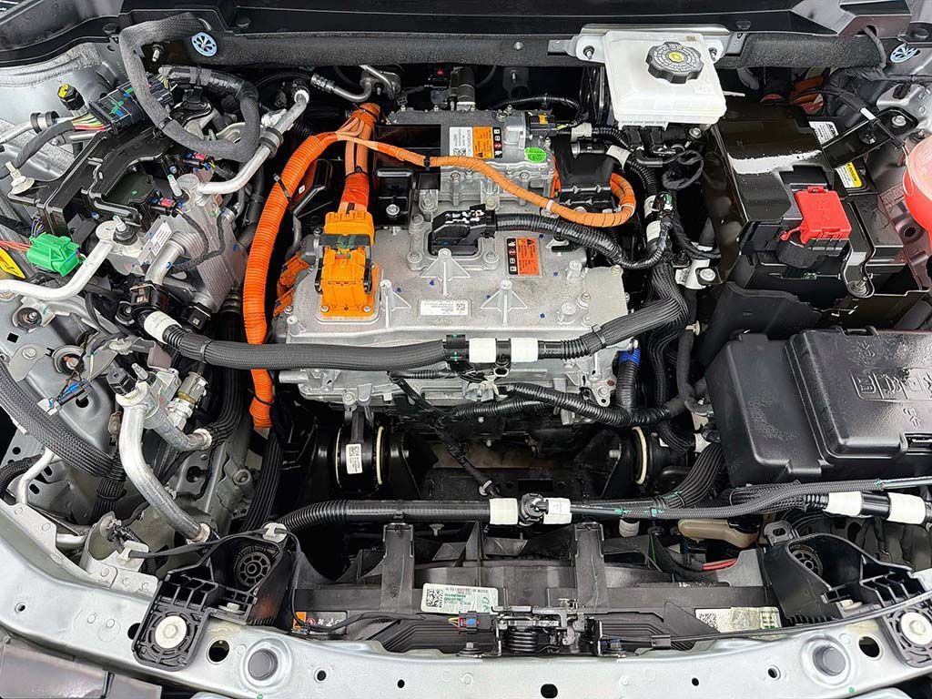 Used 2025 Chevrolet Equinox EV RS FWD image 19