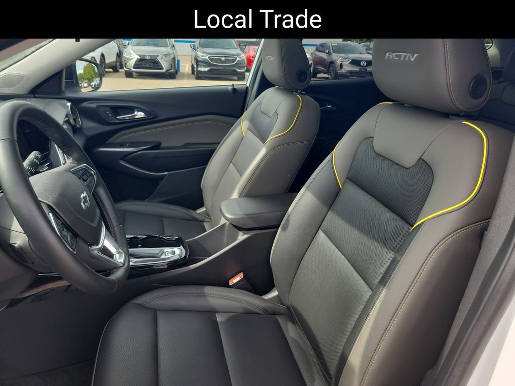 Used 2025 Chevrolet Trax ACTIV w/ Sunroof Package FWD image 6