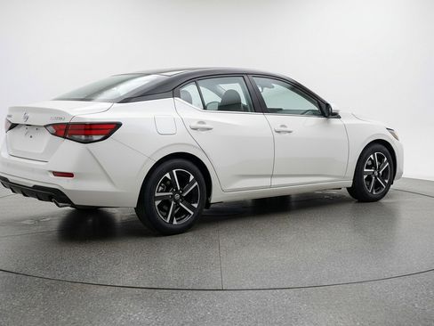 Used 2025 Nissan Sentra SV FWD image 9