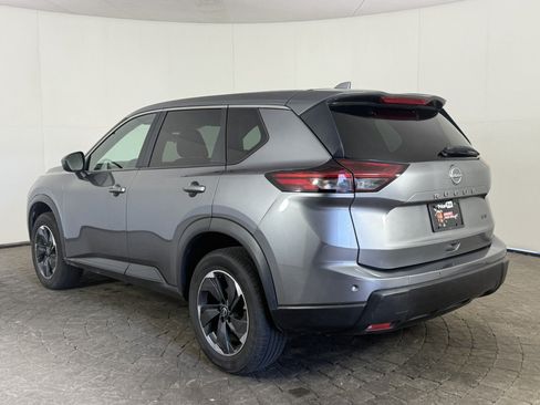 Used 2024 Nissan Rogue SV FWD image 5