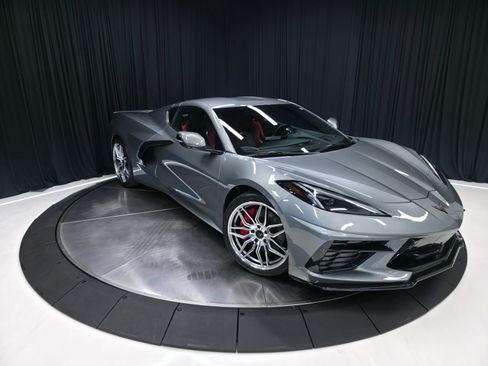 Used 2022 Chevrolet Corvette Stingray Preferred Cpe w/ Z51 Performance Package RWD image 17