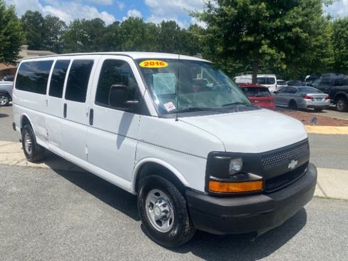 Used 2016 Chevrolet Express 3500 LS RWD image 4