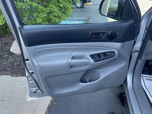 Used 2015 Toyota Tacoma 2WD Double Cab w/ Convenience Package image 10