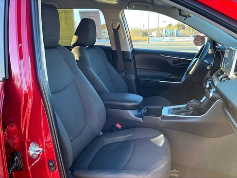Used 2025 Toyota RAV4 LE image 7