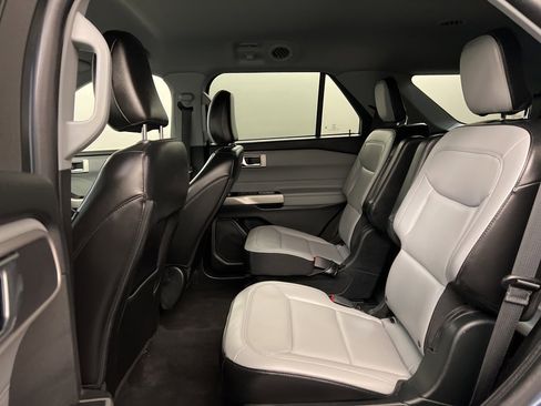 Certified 2021 Ford Explorer XLT w/ Equipment Group 202A image 31