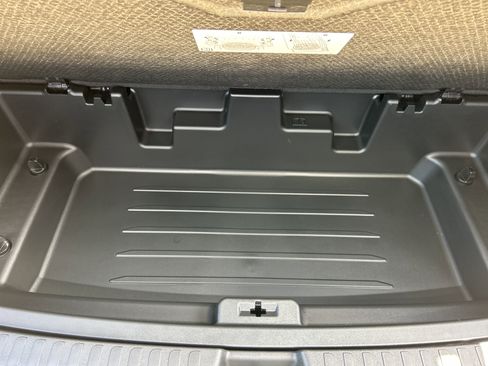 New 2026 Chevrolet Traverse LT w/ Sun and Wheel Package image 9