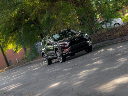 Used 2023 Toyota RAV4 XLE Premium FWD image 45