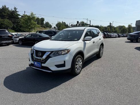 Used 2018 Nissan Rogue S AWD/4WD image 2