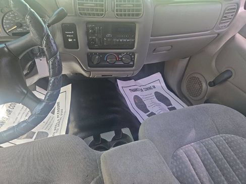 Used 2001 Chevrolet S10 Pickup 2WD Extended Cab image 9